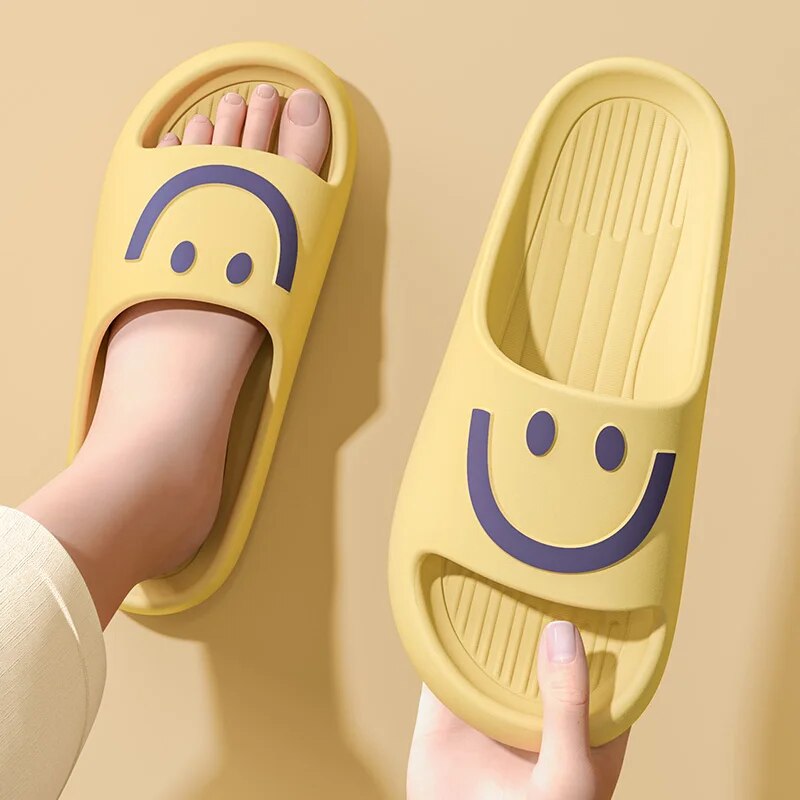 Gülümseyen Yüz Bulut Terlikler - Sandals incelemesi ve fiyatı
